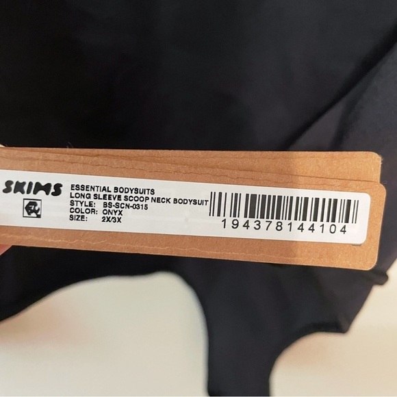 NWT Essential Skims Long Sleeve Scoop Neck Bodysuit Onyx Black size 2X / 3X - Picture 8 of 9